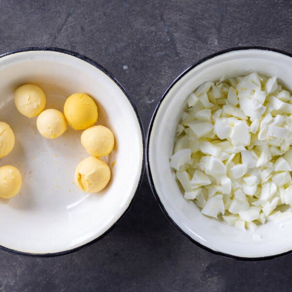 Egg yolks and egg whites in two bowls.