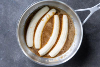 Bananas with sauce in a pan.
