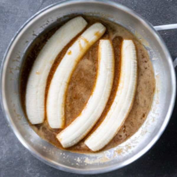 Bananas with sauce in a pan.