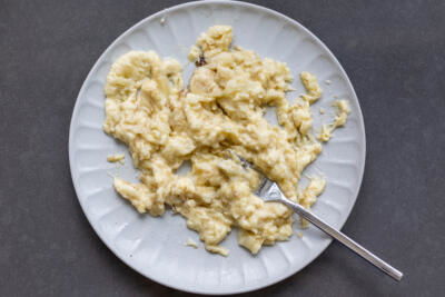 Mashed bananas on a plate.