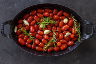 Tomatoes with oil, garlic, herbs and seasoning.
