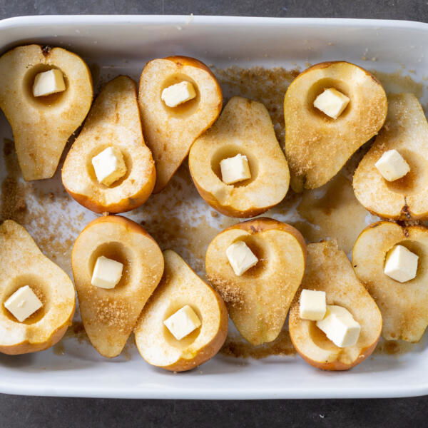 Pears in a pan with sugar and butter.
