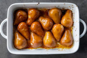 Pears in a baking pan.
