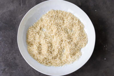 Panko, parmesan and seasoning in a bolw.