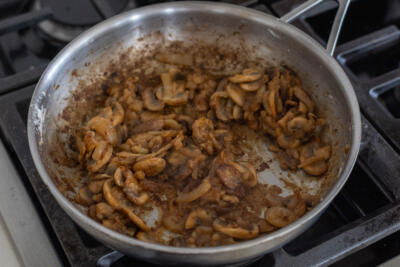 Mushrooms with onion and flour.