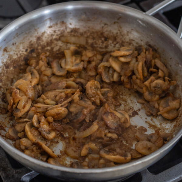 Mushrooms with onion and flour.