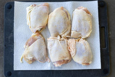 Chicken on a paper towels.