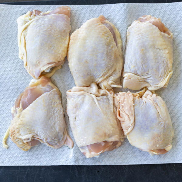 Chicken on a paper towels.