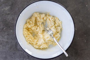 Farmers cheese, vanilla, salt, sugar and egg.