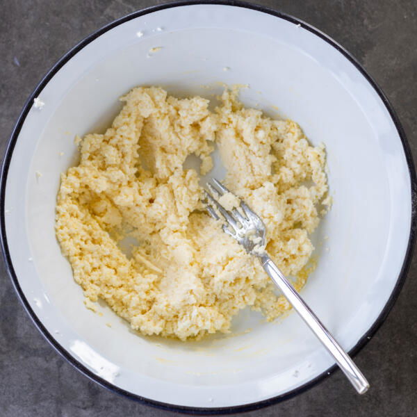 Farmers cheese, vanilla, salt, sugar and egg.