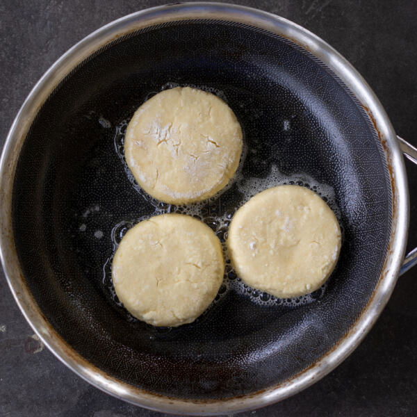 Pan with oil and Syrniki.