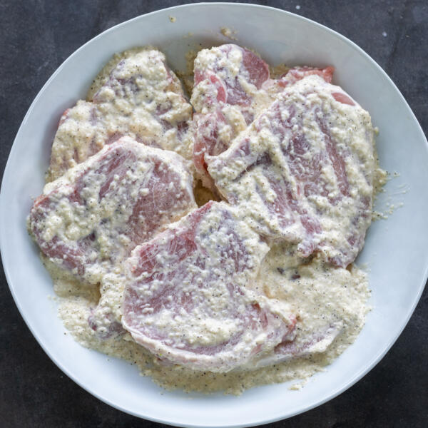 Marinating port in a bowl.